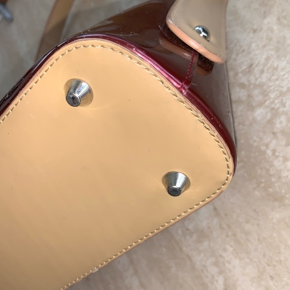BEIJO top handle bag, maroon patent leather, tan trim, silver feet, zipper top. - Picture 7 of 17
